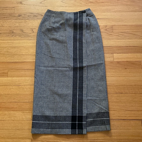 Liz Claiborne Dresses & Skirts - vintage wool blend houndstooth wrap skirt